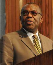 Akbar Muhammad, Amerikalı bir din adamı, toplumsal lider ve Nation of Islam (İslam Milleti) hareketinin önde gelen figürlerinden biridir. Nation of Islam’ın tarihindeki önemli isimlerden biri olarak tanınan Akbar Muhammad, aynı zamanda Siyah Amerikalıların toplumsal ve dini haklarını savunmuş, toplumda güçlü bir değişim için mücadele etmiştir.