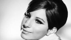 Barbra Streisand, 24 Nisan 1942 tarihinde Brooklyn, New York’ta doğmuştur. Ailesi müzikle iç içe bir yaşam sürmese de, Streisand’ın çocukluk yılları sanatla şekillenmiştir. Genç yaşlarda tiyatro ve müzikle ilgilenmeye başlayan Streisand, High School of Music and Art'ta eğitim alarak yeteneklerini geliştirmiştir.