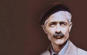 Celal Al-i Ahmed, 1929 yılında Tahran’da doğdu. Eğitim hayatına Tahran Üniversitesi’nde başlayan Al-i Ahmed, Batı felsefesi ve edebiyatı üzerine derinlemesine eğitim aldı. Bununla birlikte, Al-i Ahmed’in en önemli özelliklerinden biri, Batı eğitimini aldıktan sonra, Batı’nın etkilerini sert bir şekilde eleştiren ve modernleşme sürecindeki toplumsal sorunları ortaya koyan bir entelektüel olarak şekillenmesidir.