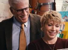 A Man on the Inside, içsel çatışmalarla yüzleşen bir adamın hikayesini anlatıyor. Baş karakter, karmaşık bir geçmişe ve çözülmemiş gizemlere sahip bir figürdür. Olaylar, onu adaletin ve hakikatin peşinden gitmeye zorlayan, aynı zamanda karanlık dünyalara dalmaya yönlendiren bir süreç üzerine şekillenir.