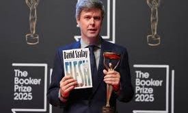 Booker Ödülü, dünyaca ünlü edebiyat ödüllerinden biri olup, her yıl İngiltere ve İrlanda'da yayımlanan en iyi İngilizce romanlara verilen prestijli bir ödüldür. Resmi olarak Man Booker Prize for Fiction olarak bilinen bu ödül, 1969 yılında kurulmuş olup, günümüzde modern edebiyatın en önemli ödüllerinden biri haline gelmiştir.