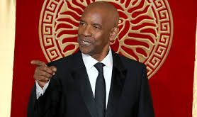 Denzel Washington, oyunculuk dışında yönetmenlik ve yapımcılık alanında da başarılı bir kariyere sahiptir. “Antwone Fisher” ve “Fences” filmlerini yöneterek hem oyunculuk hem de yönetmenlik yeteneğini gözler önüne sermiştir.
