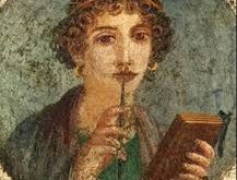 Lucretius’un en özgün yönlerinden biri, felsefeyi şiirsel anlatımla sunmasıdır. Epik şiir geleneğini kullanarak soyut düşünceleri estetik bir yapıya kavuşturmuştur.