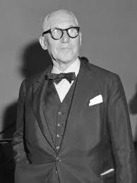 Le Corbusier, insan bedenini merkeze alan bir ölçü sistemi olan Modulor’u geliştirmiştir. Altın oran ve insan anatomisine dayanan bu sistem, mimarlıkta evrensel bir ölçü dili yaratmayı hedefler.
