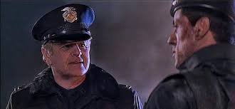 Steve Kahan, genellikle polis, dedektif, güvenlik görevlisi veya otorite figürlerini canlandırmıştır. Doğal oyunculuğu ve abartıdan uzak performansları sayesinde filmlerin gerçekçilik duygusunu güçlendirmiştir. Yardımcı rollerde sergilediği bu istikrarlı duruş, onun 80’ler aksiyon sinemasındaki yerini sağlamlaştırmıştır.