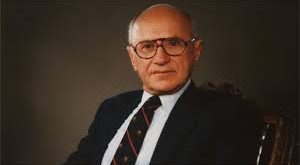 Milton Friedman’ın görüşleri, özellikle 1980’li yıllarda ABD Başkanı Ronald Reagan ve İngiltere Başbakanı Margaret Thatcher’ın uyguladığı ekonomik politikalarda etkili olmuştur. Serbest piyasa reformları, özelleştirme ve para politikalarında sıkı kontrol anlayışı Friedman’ın fikirlerinden ilham almıştır.