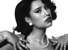 Raye’in müzik kariyeri, 2014 yılında yayınladığı ilk tekli "Bet U Wish" ile başlamıştır. Şarkı, müzik dünyasında dikkat çekmeye başlamasına yardımcı olmuş ve ona geniş bir takipçi kitlesi kazandırmıştır.