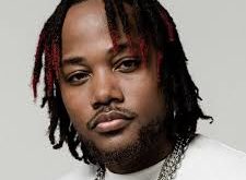 Leon Thomas III, müziğe olan ilgisini küçük yaşlardan itibaren keşfetmiş ve yeteneğini geliştirmeye başlamıştır. Genç yaşta sahneye adım atarak, 2003 yılında "The Lion King" Broadway müzikalinde yer almış, bu deneyim ona sahne performanslarını pekiştirme fırsatı sunmuştur. 2005 yılında ise Disney kanalında yer alan "Everybody Hates Chris" adlı dizide küçük bir rol alarak oyunculuk kariyerine başlamıştır.