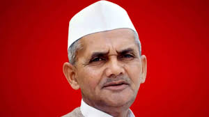 Lal Bahadur Shastri, 11 Ocak 1966 tarihinde Tashkent, Özbekistan’da ani bir kalp krizi sonucu hayatını kaybetmiştir. Ölümü Hindistan’da büyük bir yas yaratmış ve onun dürüst, sade ve hizmet odaklı yaşam tarzı halk tarafından saygıyla anılmaya devam etmiştir.