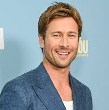 Glen Powell, Hollywood dünyasında olduğu kadar özel yaşamı ile de dikkat çekmektedir. Sosyal medyada aktif olarak paylaşımlar yapan Powell, takipçileriyle sık sık etkileşimde bulunmaktadır.