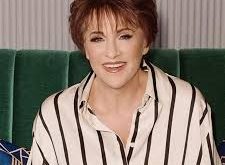 Lorna Luft, 21 Kasım 1952 tarihinde Los Angeles, Kaliforniya’da dünyaya gelmiştir. Judy Garland ve film yapımcısı Sid Luft'ın kızı olarak doğan Luft, sanatla iç içe bir ailede büyümüştür. Annesi Judy Garland, özellikle "The Wizard of Oz" filmi ile tanınan, döneminin en büyük müzikal yıldızlarından biridir. Babası Sid Luft ise başarılı bir yapımcıydı.