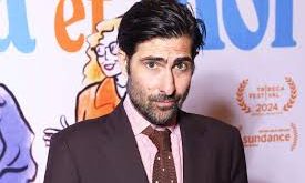 Jason Schwartzman sadece bir oyuncu değil, aynı zamanda yetenekli bir müzisyendir. Müzik dünyasında, Coconut Records adlı solo projesiyle dikkat çekmiştir. Coconut Records, Schwartzman’ın vokalistlik ve şarkı yazarlığı yaptığı, indie ve folk türlerinde müzik yapan bir projedir. Nighttiming (2007) adlı albümü ile müzik kariyerine adım atan Schwartzman, indie müzik sahnesinde kendine sağlam bir yer edinmiştir.