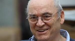 Altı çocuklu geniş bir ailede büyüyen Garland, çocukluk yıllarında farklı perspektiflerle tanışma fırsatı bulmuştur. Ailesinin 1946-47 yıllarında Yeni Zelanda’ya göç etmesi, onun hayatında önemli bir dönüm noktası olmuştur.