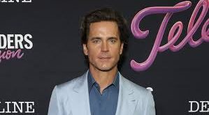 Hollywood’un karizmatik ve yetenekli oyuncularından biri olan Matt Bomer, televizyon ve sinema dünyasında sergilediği başarılı performanslarla geniş bir hayran kitlesine ulaşmıştır. Hem dramatik hem de komedi türündeki projelerdeki başarısıyla dikkat çeken Bomer, modern oyunculuk dünyasının önemli isimlerinden biridir.