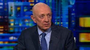 James Woolsey, Amerika Birleşik Devletleri’nin önde gelen istihbarat ve güvenlik uzmanlarından biri olarak tanınan eski bir devlet görevlisidir. Özellikle Central Intelligence Agency (CIA) direktörlüğü görevini üstlenmesiyle uluslararası alanda tanınan Woolsey, dış politika, ulusal güvenlik ve enerji güvenliği konularındaki görüşleriyle dikkat çekmektedir.