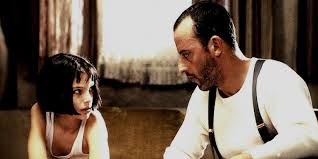 Fransız sineması, yalnızca yönetmenleri ve estetik anlayışıyla değil, aynı zamanda oyunculuk geleneğiyle de dünya sinemasında önemli bir yere sahiptir. 1950’lerin sonunda ortaya çıkan French New Wave (Fransız Yeni Dalga) hareketi, sinema dilini köklü biçimde değiştirirken oyunculuk anlayışını da yeniden tanımlamıştır.