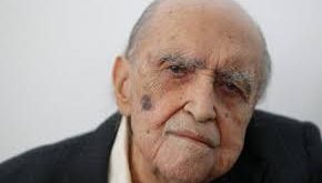 Niemeyer, Rio de Janeiro’daki Escola Nacional de Belas Artes’te mimarlık eğitimi almıştır. Eğitim sürecinde hem klasik hem de modern tasarım yaklaşımlarını incelemiş ve beton kullanımı ile özgün tasarım fikirlerini geliştirmiştir.