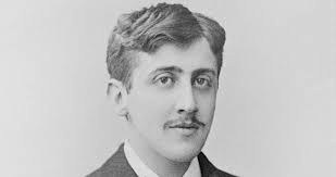 Marcel Proust, yazarlık kariyerine genç yaşlarda başlamış, ilk olarak kısa hikayeler ve denemeler yazmıştır. Ancak asıl ününü, 1909-1922 yılları arasında yayımlanan yedi ciltlik başyapıtı "Kayıp Zamanın İzinde" ile kazanmıştır. Bu roman, modern edebiyatın mihenk taşlarından biri olarak kabul edilir ve Proust'un ününü tüm dünyaya yaymıştır.