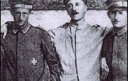 İyi bir eğitim alan Purishkevich, genç yaşlardan itibaren siyasete ilgi duymuş ve özellikle imparatorluk yönetimini destekleyen görüşler geliştirmiştir. Eğitim süreci, onun güçlü hitabet yeteneği kazanmasına ve siyasi tartışmalarda öne çıkmasına katkı sağlamıştır.