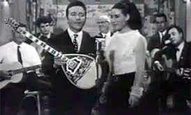 Yunan müziği denildiğinde akla gelen en önemli türlerden biri olan laiko müzik, hem geleneksel kökleri hem de modern yapısıyla geniş kitlelere hitap eden bir müzik türüdür. “Laiko müzik nedir?” sorusu, yalnızca bir müzik stilini değil, aynı zamanda Yunan toplumunun duygusal ve kültürel yapısını anlamayı gerektirir.