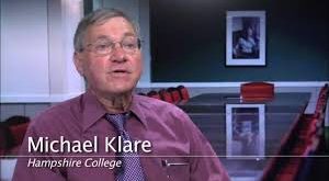 Michael T. Klare, siyaset bilimi ve uluslararası ilişkiler alanında eğitim aldıktan sonra akademik kariyerine yönelmiştir. Uzun yıllardır Hampshire College bünyesinde profesör olarak görev yapmakta ve barış, güvenlik çalışmaları ile dünya politikaları üzerine dersler vermektedir.