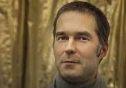 Franc, prestijli bir Fransız sanat okulunda eğitim almış, özellikle resim, heykel ve multimedya tekniklerine odaklanmıştır. Eğitim sürecinde klasik sanat tekniklerini öğrenirken, modern ve çağdaş yaklaşımları da keşfetmiştir. Bu eğitim, onun sanat anlayışının temelini oluşturmuş ve kendine özgü bir stil geliştirmesine katkıda bulunmuştur.