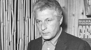 Pars’ın eğitim hayatı da İstanbul’da şekillenmiştir. 1927’de ilkokula başladıktan sonra kısa bir süre Zonguldak’ta kalan sanatçı, daha sonra Bakırköy’de Fransız Okulu olarak bilinen bir okulda ortaokul eğitimini tamamlamıştır. Ardından Bezazyan Ermeni Lisesi’nden 1937’de mezun olmuştur. Ortaokul ve lise yıllarında Bakırköy Halkevi’nde düzenlenen etkinliklerde yer almış, tiyatroya olan ilgisini bu dönemde geliştirmiştir.