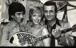 Yunan müziği, güçlü vokalleri ve derin duygusal anlatımıyla dünya müzik tarihinde önemli bir yere sahiptir. Bu zengin geleneğin en etkileyici kadın seslerinden biri olan Poly Panou, özellikle 20. yüzyılın ortalarında sergilediği performanslarla Yunan müziğinin altın çağında önemli bir rol oynamıştır.