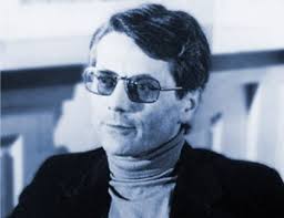 De Certeau, özellikle tüketim kültürü ve medya üzerine yaptığı analizlerde, insanların kültürel üretiminin nasıl medya ve tüketim üzerinden şekillendiğini gösterir. O, tüketicilerin pasif alıcılar olmadığını, aksine onların medyanın ve kültürel imgelerin yeniden üretimi üzerinde aktif bir etkisi olduğunu savunur.