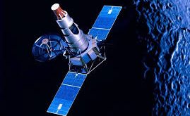 Uzay araştırmaları tarihinde bazı görevler vardır ki, yalnızca teknik başarılarıyla değil, aynı zamanda bilimsel ve stratejik etkileriyle de öne çıkar. Ranger 7, bu tür görevlerin en önemli örneklerinden biridir. 28 Temmuz 1964’te fırlatılan bu uzay aracı, Ay yüzeyinin yakın çekim görüntülerini Dünya’ya başarıyla ileten ilk Amerikan sondası olarak tarihe geçmiştir.