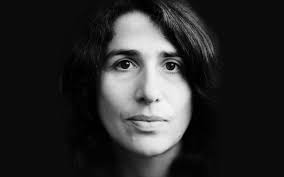 Bozon, Fransa’da film ve medya üzerine eğitim aldı ve görselleştirme tekniklerini derinlemesine öğrendi. Akademik çalışmaları sırasında, ışık, renk paleti, kamera açıları ve kompozisyon gibi temel sinematografi prensiplerini edindi. Bu eğitim, onun sonraki projelerinde özgün bir görsel dil geliştirmesini sağladı.