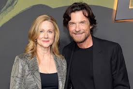 Laura Linney, Amerikan sinema, televizyon ve tiyatro dünyasının en saygın isimlerinden biri olarak kabul edilen başarılı bir aktristir. 5 Şubat 1964 tarihinde New York, ABD’de doğan Linney, özellikle güçlü dramatik performansları ve çok yönlü oyunculuk yeteneği ile tanınmaktadır.