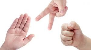 Taş kağıt makas eskatolojisi, dünyanın sonu, düzenlerin çöküşü ve yeni başlangıçlar gibi büyük kavramları, döngüsel bir güç dengesi üzerinden yorumlar. Taşın makası kırması, makasın kağıdı kesmesi ve kağıdın taşı sarması; evrende hiçbir gücün mutlak üstünlüğe sahip olmadığını simgeler.