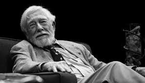 Gary Snyder, yazarlık kariyerine, 1950'li yılların sonunda başlamış ve şiirleriyle hızla edebiyat dünyasında kendine bir yer edinmiştir. Şiirlerinde sıklıkla doğa, çevre bilinci ve insanın evrende sahip olduğu yer üzerine derinlemesine düşünceler yer alır.