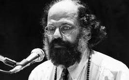 Allen Ginsberg, Yahudi bir ailede dünyaya gelmiştir ve genç yaşlarda edebiyatla tanışmıştır. Columbia Üniversitesi'ne kabul edilen Ginsberg, burada modern edebiyatın büyük isimlerinden dersler almış, aynı zamanda döneminin edebi hareketleriyle tanışma fırsatı bulmuştur. Üniversite yıllarında, özellikle William Blake, Walt Whitman ve Carl Solomon gibi şairlerden etkilenmiştir.