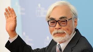 Hayao Miyazaki, animasyon sinemasının en büyük ustalarından biridir ve eserlerinde sıklıkla özgürlük, doğa, çevre, savaş ve büyü gibi evrensel temaları işler. Miyazaki'nin filmleri, derinlemesine karakter gelişimleri, detaylı dünyalar ve güçlü görsel anlatımlarla tanınır. Ayrıca, onu diğer animatörlerden ayıran en önemli özelliklerinden biri, filmlerinin çocuklara yönelik olmasına rağmen derin anlamlar içermesidir.