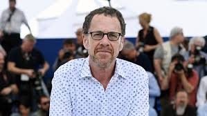 İlk büyük çıkışlarını 1984 yapımı "Blood Simple" adlı filmle yapan Coen Kardeşler, kısa sürede sinema dünyasında kendilerine sağlam bir yer edinmişlerdir. Ethan Coen, abisi Joel ile birlikte oluşturduğu benzersiz tarzı sayesinde, hem eleştirmenlerden hem de izleyicilerden büyük takdir almıştır.