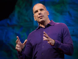 Yanis Varoufakis, 24 Mart 1961 tarihinde Atina’da doğmuştur. Politik olarak hareketli bir dönemde büyüyen Varoufakis’in çocukluğu, Yunanistan’daki askeri cunta yıllarının gölgesinde geçmiştir. Bu dönem, onun ilerleyen yıllarda geliştireceği politik bilinç üzerinde önemli bir etki bırakmıştır.