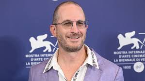 Darren Aronofsky, sinemaya getirdiği yenilikçi bakış açısı, estetik anlayışı ve derinlemesine temalarıyla büyük bir etki yaratmıştır. Onun sinemadaki en önemli katkılarından biri, filmlerinde yoğun psikolojik dramalar ve felsefi sorgulamalar yaparken, görsel anlatımın sınırlarını zorlamış olmasıdır.