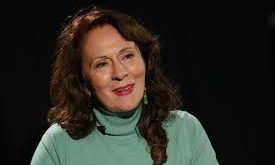 Elizabeta Djorevska, Kuzey Makedonya sinema, televizyon ve tiyatro sahnelerinde tanınan başarılı bir oyuncudur. Sahnedeki doğal duruşu ve ekrandaki etkileyici performanslarıyla Balkan sanat dünyasında kendine özgü bir yer edinmiştir. Djorevska, özellikle dramatik ve karakter odaklı rollerdeki başarısıyla dikkat çekmektedir.