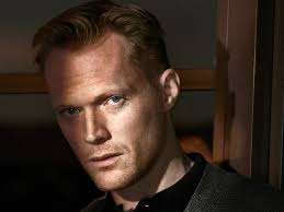 Paul Bettany’nin kariyeri tiyatro sahnesinde başlamış, ardından televizyon ve sinema projeleriyle devam etmiştir. Geniş kitleler tarafından tanınmasını sağlayan ilk önemli yapımlardan biri A Knight's Tale olmuştur. Bu filmde sergilediği performansla dikkatleri üzerine çekmiştir.