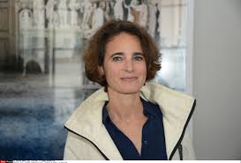 Laurence Debray, eserlerinde kültürel analiz ile tarihsel araştırmayı harmanlayarak okuyucularına hem bilgi hem de bakış açısı sunar. Bu nedenle onun çalışmaları, sadece akademik çevrelerde değil, genel okuyucu kitlesi tarafından da ilgiyle takip edilmektedir.