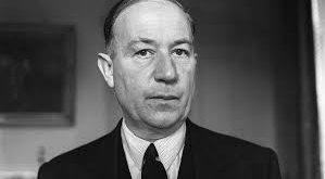 Morand, hukuk ve siyaset eğitimi almış; ardından diplomasi alanında kariyer yapmaya yönelmiştir. Bu eğitim, onun uluslararası deneyimler kazanmasını ve farklı kültürleri gözlemlemesini sağlamıştır.