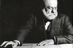 Perret, Paris’te École des Beaux-Arts’ta mimarlık eğitimi almıştır. Burada klasik mimarlık anlayışını öğrenmiş ve aynı zamanda modern yapı tekniklerini keşfetmiştir. Eğitim sürecinde betonarme kullanımı ve yapı teknikleri üzerine çalışarak modern mimarlığın temellerini atmıştır.