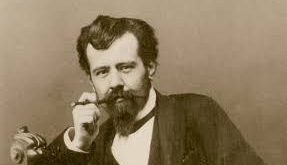 Bahr, tiyatro alanında da önemli bir figürdür. Oyunlarında karakterlerin psikolojik derinliği, toplumsal eleştiriyi güçlendiren bir unsurdur. Özellikle toplumsal baskılar, aile ve birey ilişkileri oyunlarının ana temalarını oluşturur.