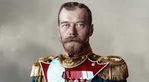 II. Nikolay, 18 Mayıs 1868 tarihinde Tsarskoye Selo’da doğdu. Romanov Hanedanı’nın bir üyesi olarak aristokrat bir çevrede büyüyen Nikolay, küçük yaşlardan itibaren devlet yönetimine hazırlanmıştır. Babası III. Aleksandr, güçlü ve otoriter bir liderdi ve oğlunun da aynı şekilde yönetim anlayışını sürdürmesini bekliyordu.