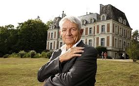 Fontbrune’un kariyeri, esas olarak Nostradamus metinlerinin yorumlanması üzerine kuruludur. Bu alanda yaptığı çalışmalar, onu özellikle 1980’li yıllarda uluslararası düzeyde tanınan bir isim hâline getirmiştir.