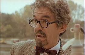 Sırp sinemasının ve televizyon dünyasının önemli karakter oyuncularından biri olan Predrag Laković, güçlü sahne varlığı ve doğal oyunculuk tarzıyla Balkan coğrafyasında tanınan bir isimdir. Özellikle Yugoslav sinemasının altın döneminde yer aldığı projelerle dikkat çeken Laković, farklı karakterleri başarıyla canlandırmasıyla öne çıkmıştır. Bu yazıda, Predrag Laković’in hayatı, kariyeri ve oyunculuk mirası detaylı şekilde ele alınmaktadır.