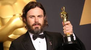 Casey Affleck’in kariyeri televizyon dizileriyle başlamış, ardından sinema projeleriyle devam etmiştir. İlk dönemlerinde yardımcı rollerde yer alsa da kısa sürede yeteneğiyle dikkat çekmeyi başarmıştır. Özellikle 2007 yapımı The Assassination of Jesse James by the Coward Robert Ford filmindeki performansı, onun kariyerinde önemli bir dönüm noktası olmuştur.