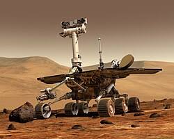 Mars keşif tarihinin en önemli kilometre taşlarından biri olan Spirit rover, insanlığın Kızıl Gezegen’e dair bilgi birikimini kökten değiştiren robotik bir gezicidir. NASA’nın Mars Exploration Rover programı kapsamında geliştirilen Spirit, 2004 yılında Mars yüzeyine iniş yapmış ve başlangıçta yalnızca 90 sol olarak planlanan görev süresini yıllarca aşarak büyük bir başarıya imza atmıştır.